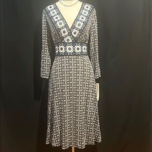 Maggy London medallion/floral print jersey fit & flare dress-deep V-neck-NWT